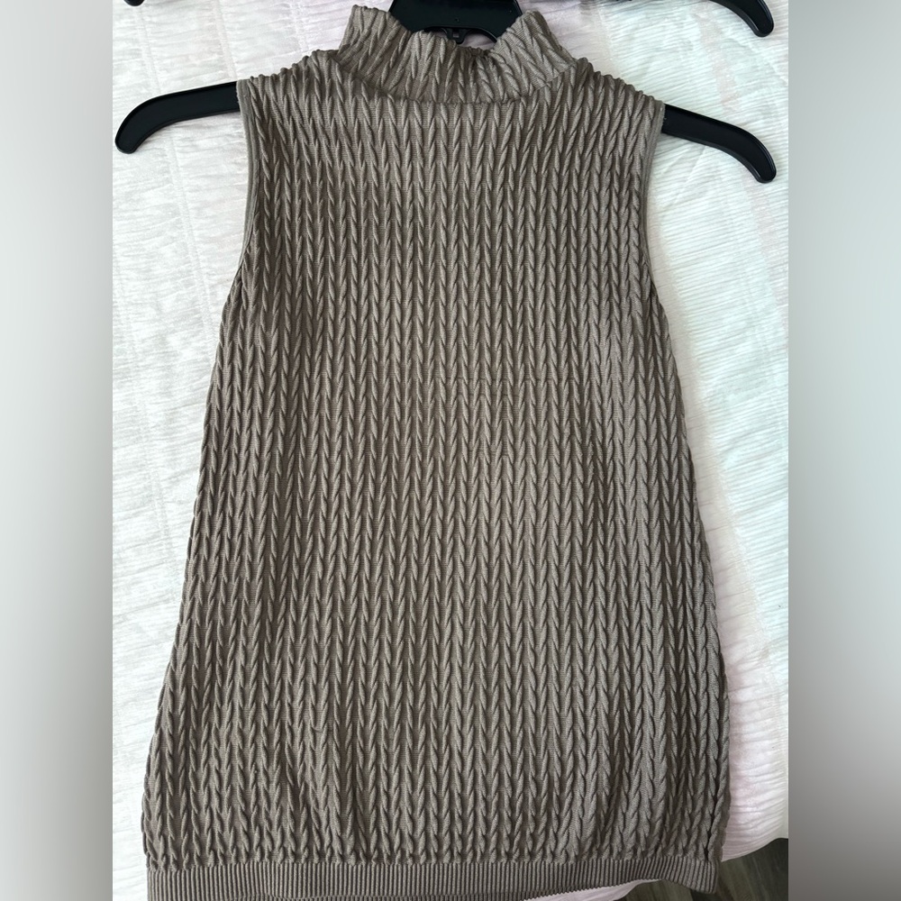Sleeveless Mock Neck Ribbed Tops - Picture 3 of 9